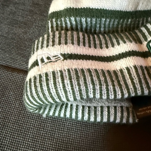 New Era NWT New York Jets Pom Knit Beanie Green White Striped Hat Unisex - Picture 7 of 7